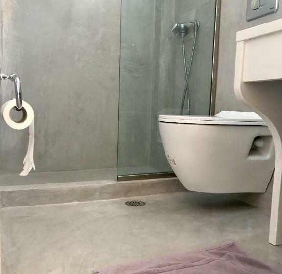 استودیوی استاندارد, Lofos Strani