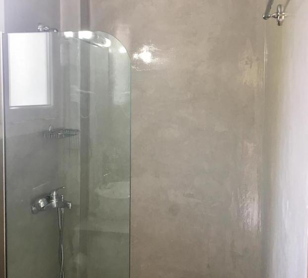 استودیوی استاندارد, Lofos Strani