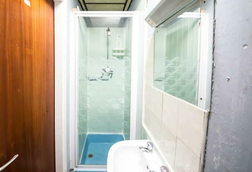 חדר משפחתי, Myroomz Silver Strand