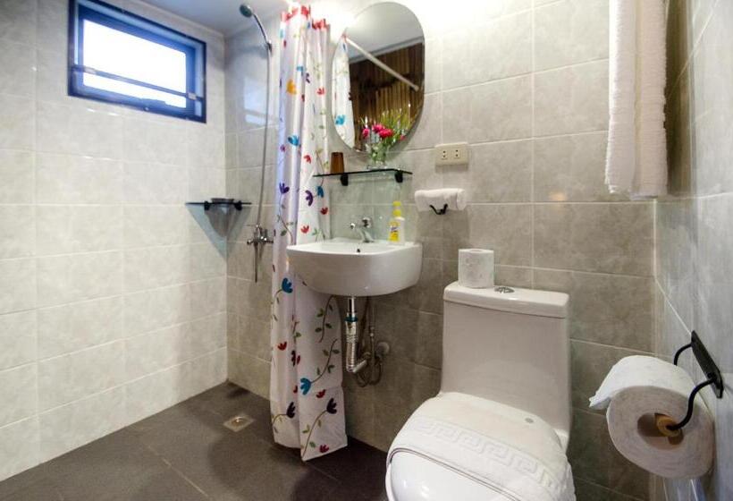 Chata, Nirvana Beach Resort