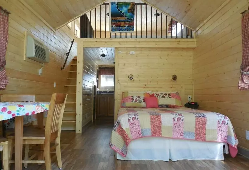 デラックススタジオ, Snake River Cabin Village