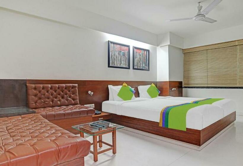 디럭스 룸, Treebo Cherry Tree