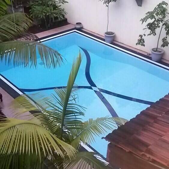 Quarto Superior Vista Piscina, Villa Kapuru