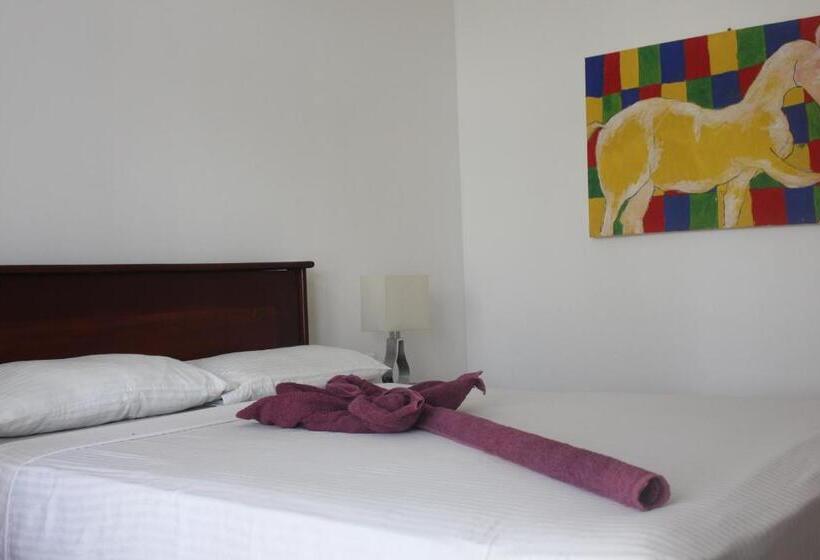 غرفة سوبيريور مطلة على حمام السباحة, Villa Kapuru