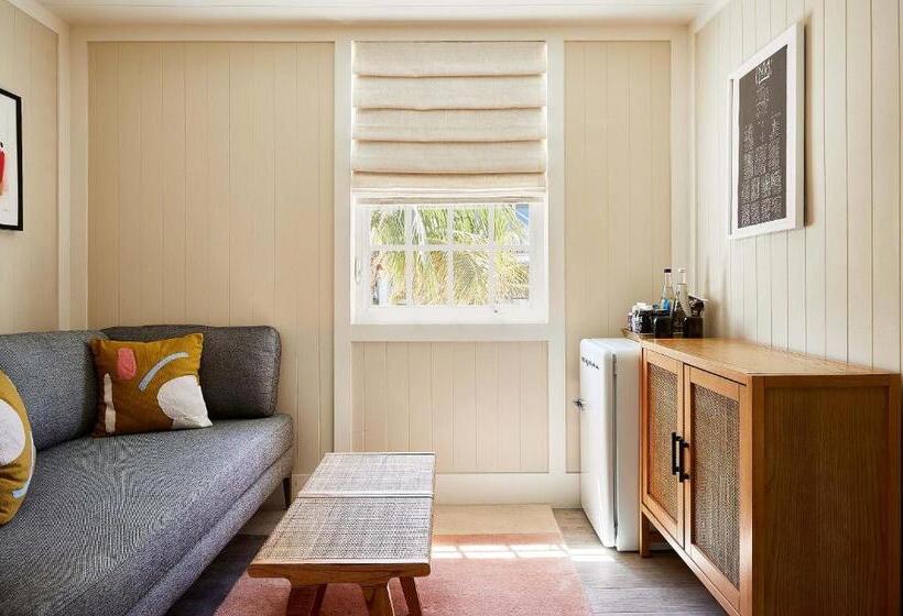 إستوديو قياسى, Life House, South Of Fifth