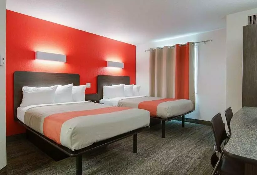 اتاق استاندارد چهار تخته, Motel 6 Saskatoon, Sk