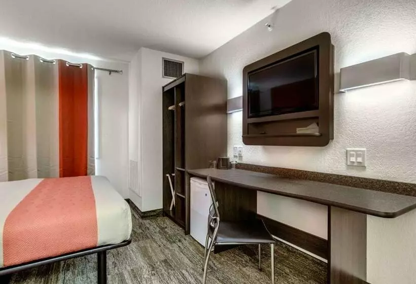 اتاق استاندارد برای معلولان, Motel 6 Saskatoon, Sk
