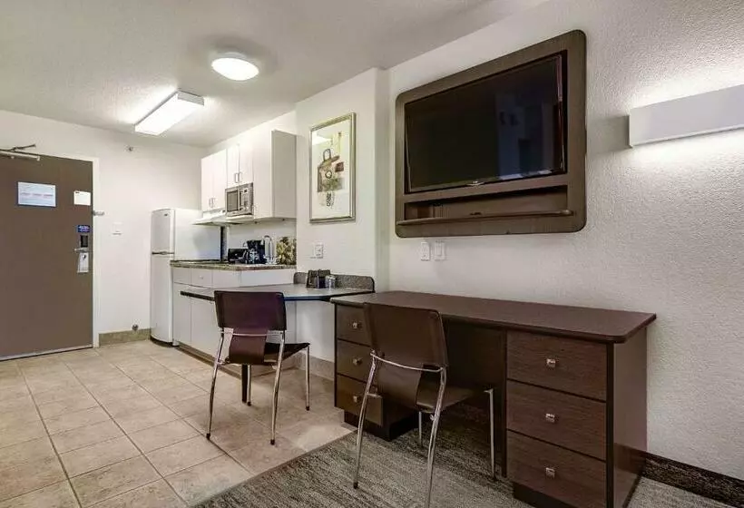 اتاق استاندارد چهار تخته, Motel 6 Saskatoon, Sk