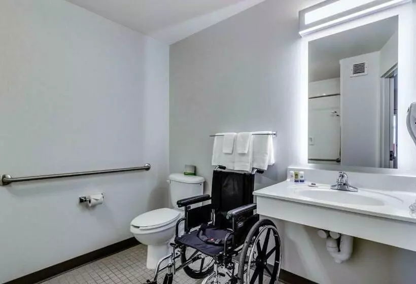 اتاق استاندارد برای معلولان, Motel 6 Saskatoon, Sk