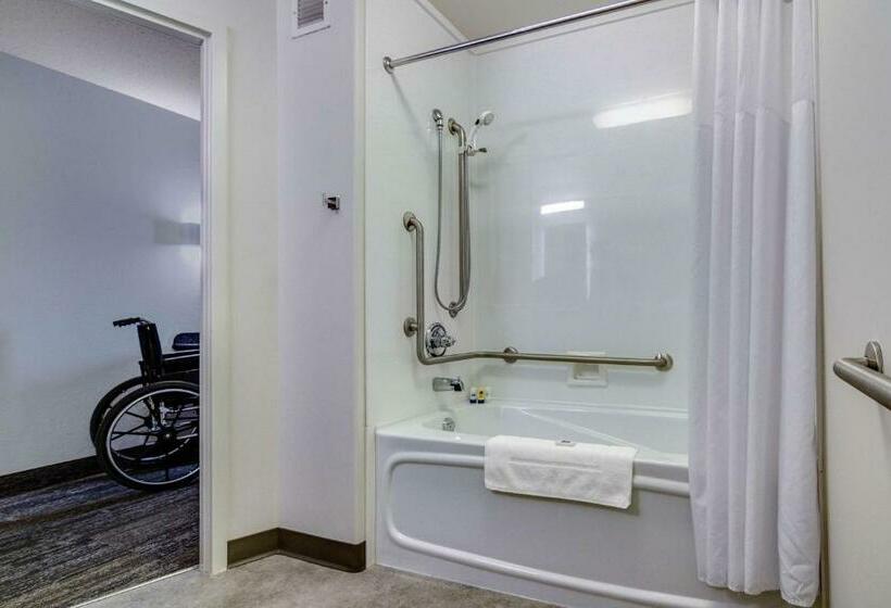 标准间, Motel 6 Saskatoon, Sk