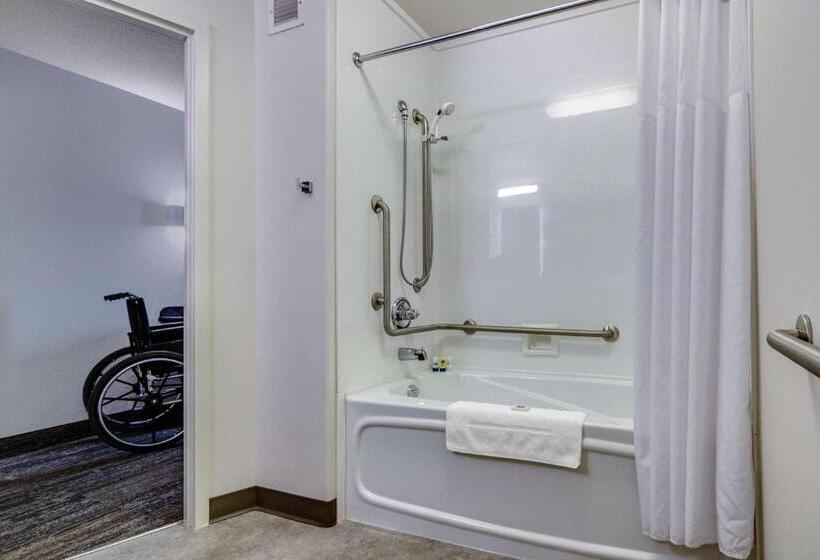 デラックスの４人部屋, Motel 6 Saskatoon, Sk