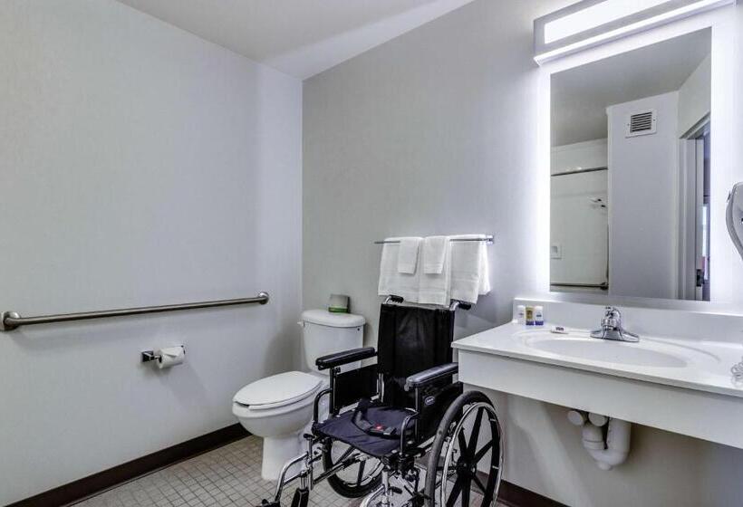 四人豪华间, Motel 6 Saskatoon, Sk