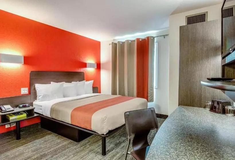 اتاق لوکس, Motel 6 Saskatoon, Sk