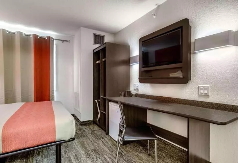 اتاق لوکس, Motel 6 Saskatoon, Sk