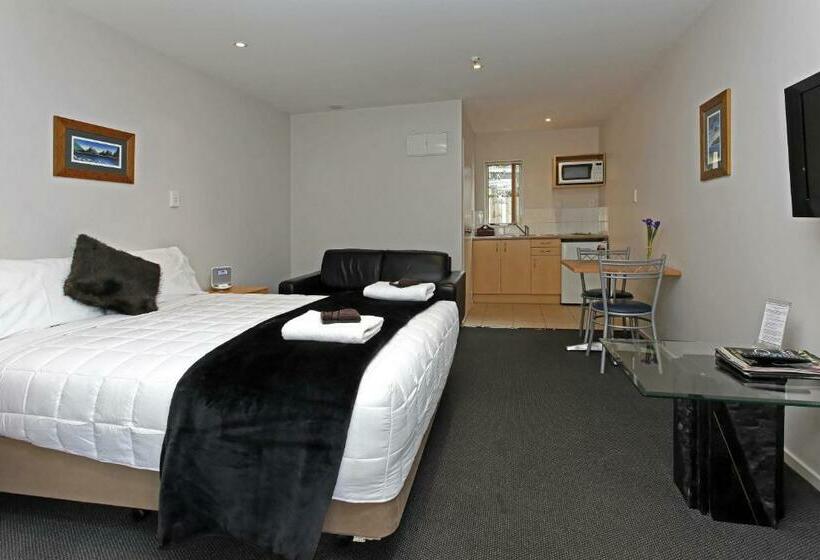 إستوديو قياسى, Amalfi Motor Lodge