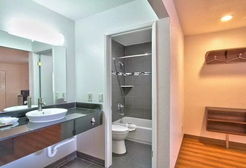 Standard Room 2 Double Beds