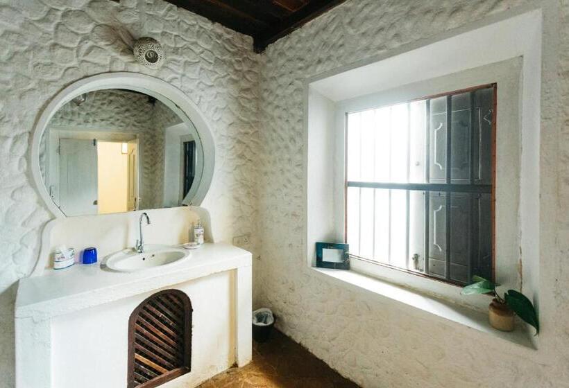 Люкс Кровать Кинг, Secret Garden Villa   Unawatuna