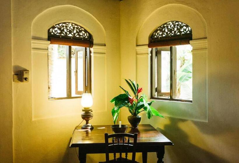 Люкс Кровать Кинг, Secret Garden Villa   Unawatuna