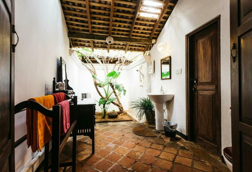 Люкс Кровать Кинг, Secret Garden Villa   Unawatuna