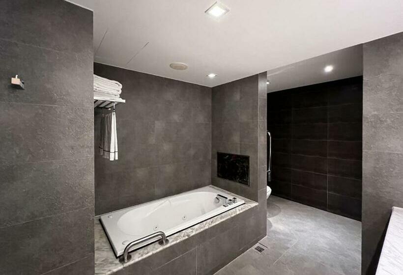 اتاق استاندارد سه نفره, Talmud Hotel Kaohsiung Loveriver