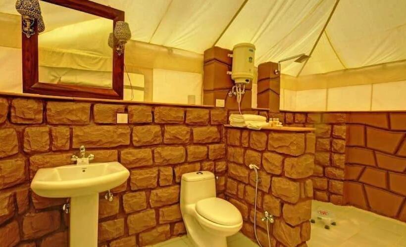 كوخ قياسي, Golden Rose Heritage Desert Safari Camp