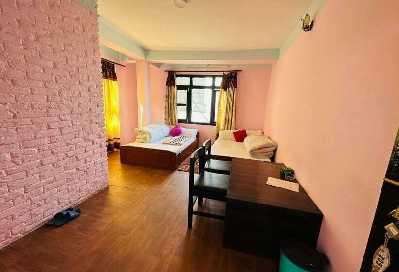 اتاق اکونومی, Mountains Mirror