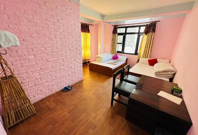 اتاق اکونومی, Mountains Mirror