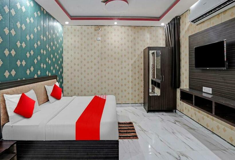 트리플 클래식 룸, Oyo Flagship 80914 S L Galxy