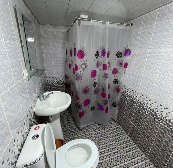 חדר קלאסי לשלושה, Zam Zam Teracce