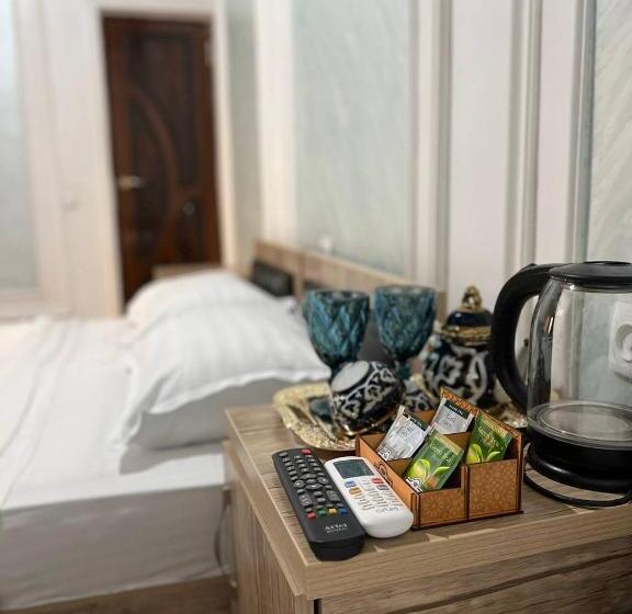 חדר קלאסי לשלושה, Zam Zam Teracce