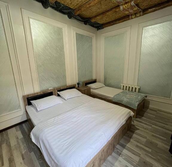 חדר קלאסי לשלושה, Zam Zam Teracce