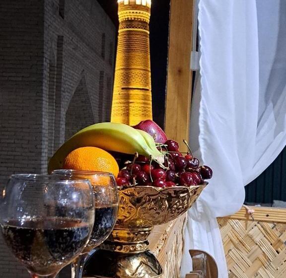 חדר קלאסי לשלושה, Zam Zam Teracce