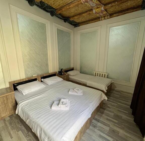 חדר קלאסי לשלושה, Zam Zam Teracce