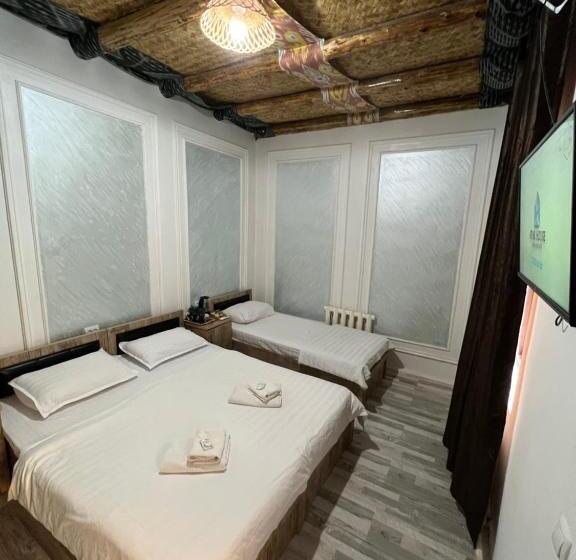 חדר קלאסי לשלושה, Zam Zam Teracce