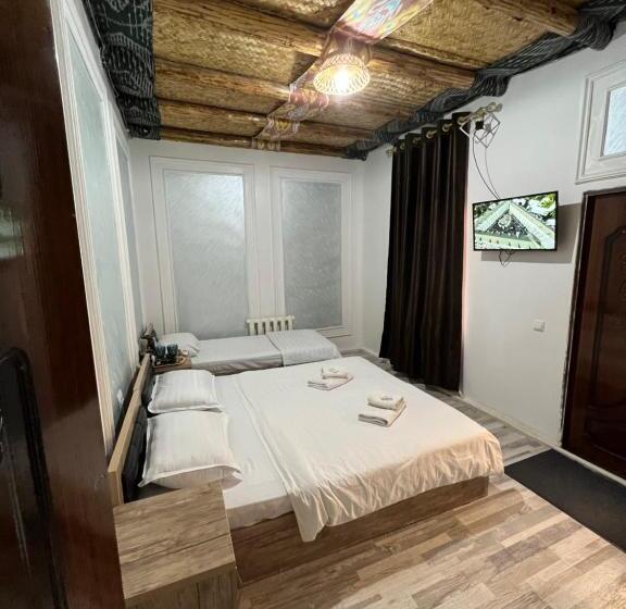 חדר קלאסי לשלושה, Zam Zam Teracce