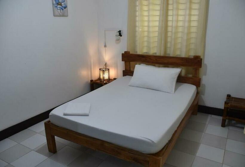 Бунгало Стандарт, Roy S Rendezvous Boracay