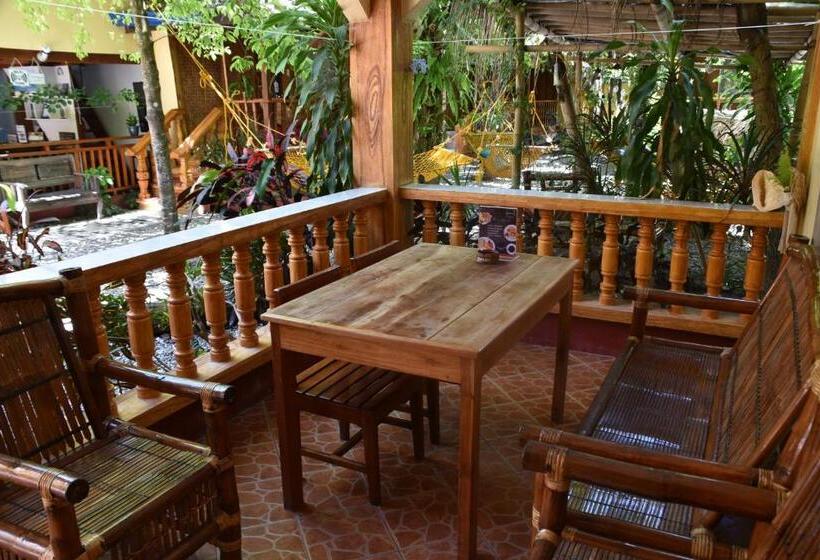 Семейный Номер, Roy S Rendezvous Boracay