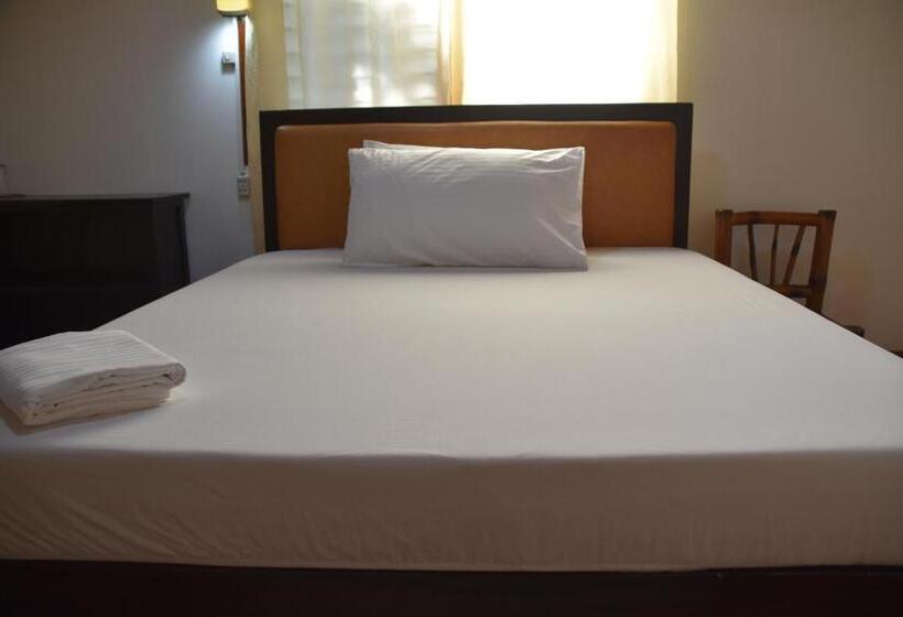 3 Bett Standardzimmer Balkon, Roy S Rendezvous Boracay