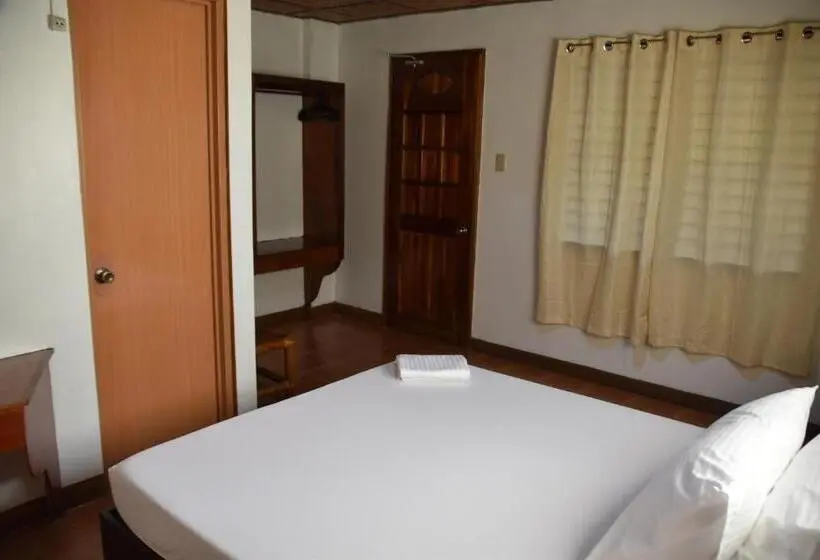バルコニー付きスタンダードトリプルルーム, Roy S Rendezvous Boracay