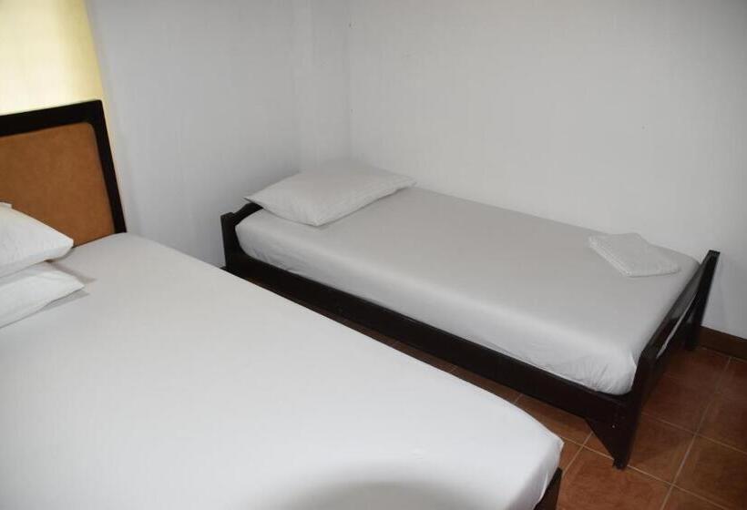 3 Bett Standardzimmer Balkon, Roy S Rendezvous Boracay