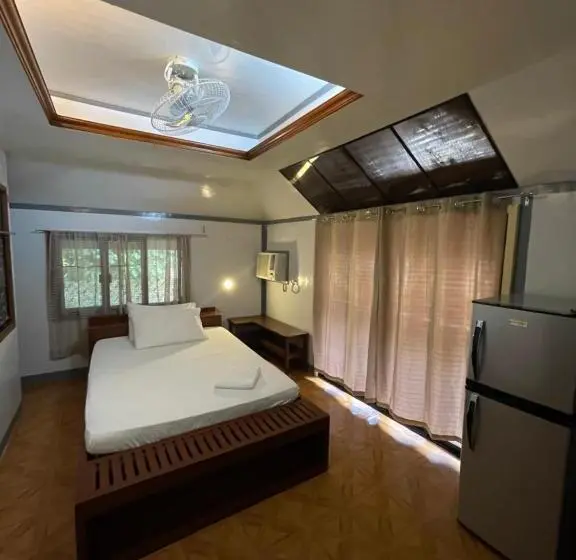デラックスルーム, Roy S Rendezvous Boracay