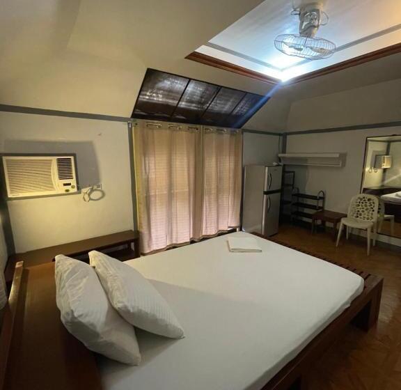 Deluxe Zimmer, Roy S Rendezvous Boracay