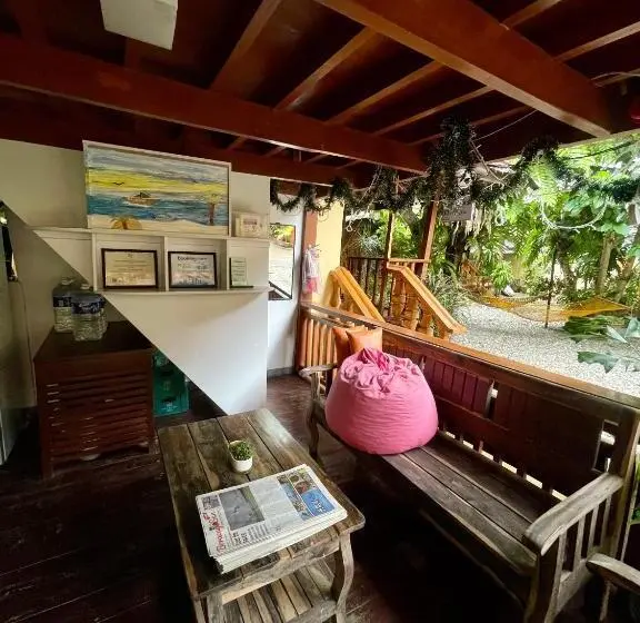 デラックスルーム, Roy S Rendezvous Boracay