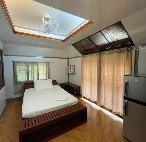 Deluxe Zimmer, Roy S Rendezvous Boracay