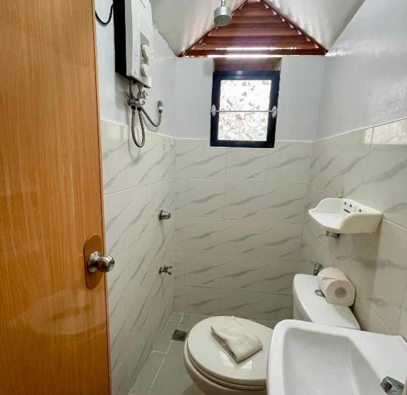 Deluxe Zimmer, Roy S Rendezvous Boracay