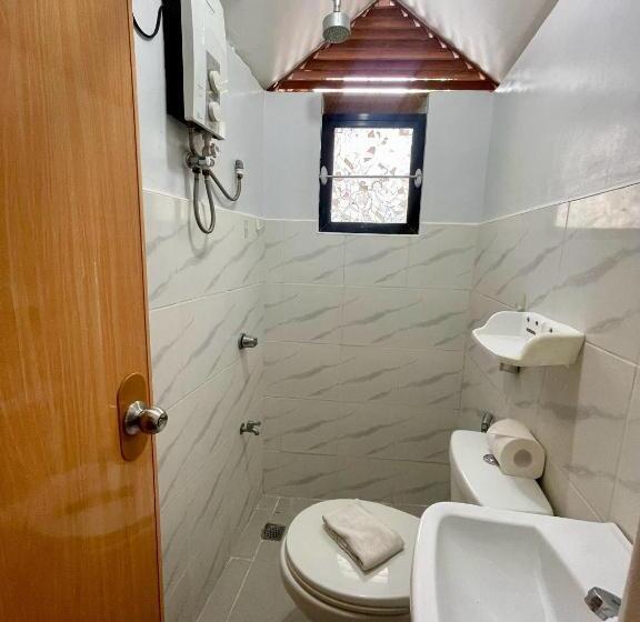 Номер Deluxe, Roy S Rendezvous Boracay