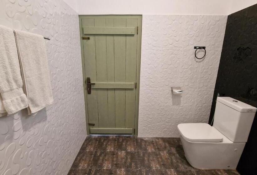 Трехместный Номер Deluxe, Chill Hill Hikkaduwa