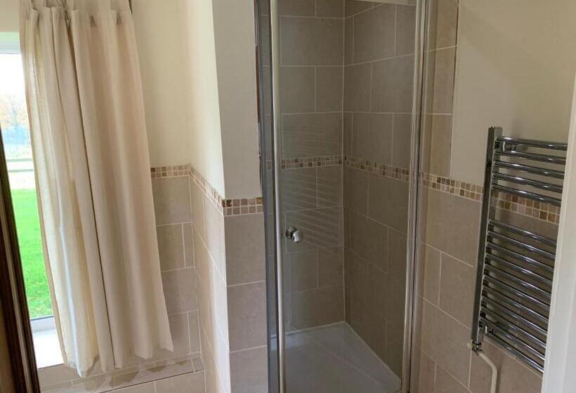 キングサイズベッドのスタンダードルーム, The Coppleridge Inn