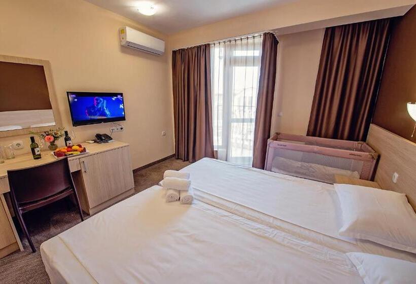 スタンダードトリプルルーム, Santa Maria