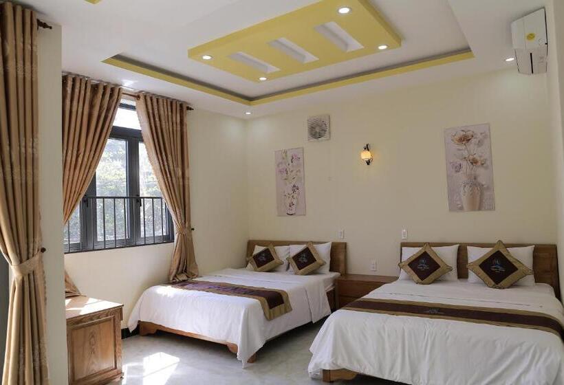 اتاق استاندارد چهارنفره با بالکن, Thanh Trang